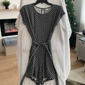 Old Navy Romer Black & White-Sz S